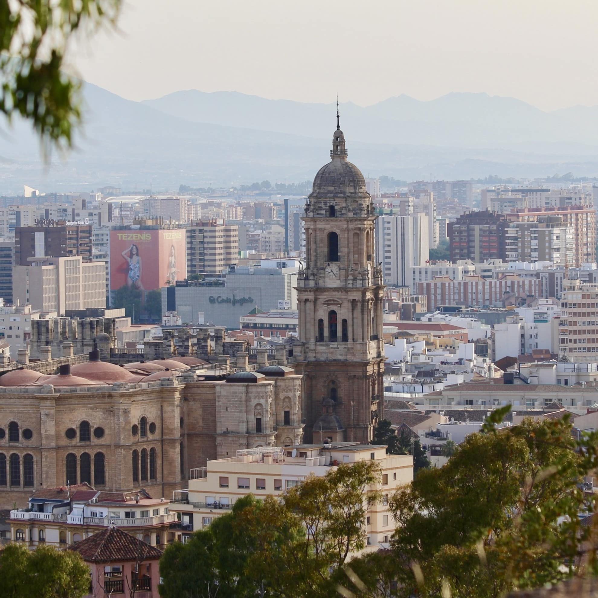 Panoramablick auf Málaga mit Kathedrale