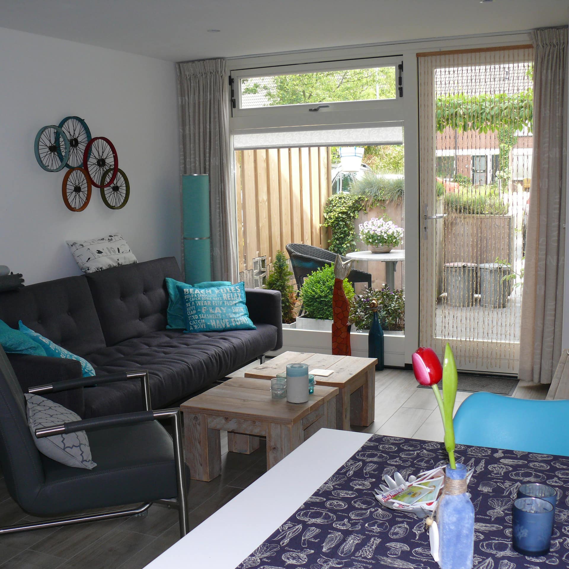 Ferienwohnung in Callantsoog mit großem, hellem Wohnzimmer und Ausgang zur Terrasse