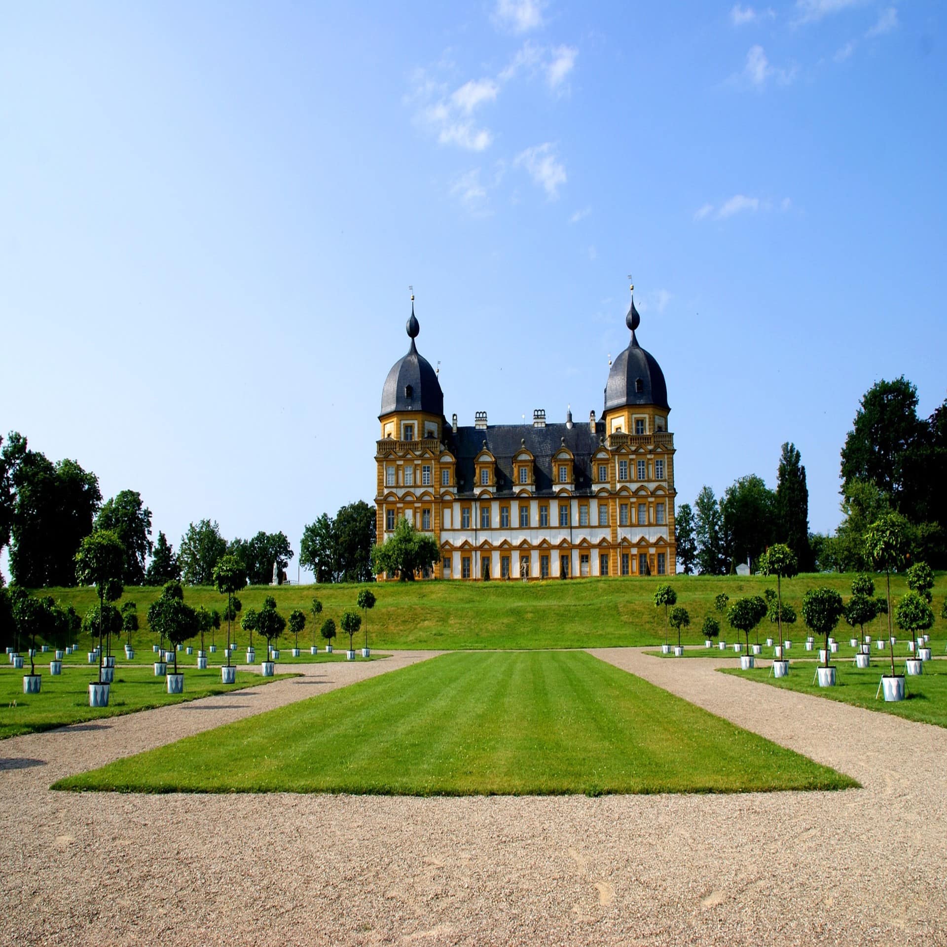 Panoramablick auf den Park und das Schloss von Bamberg.