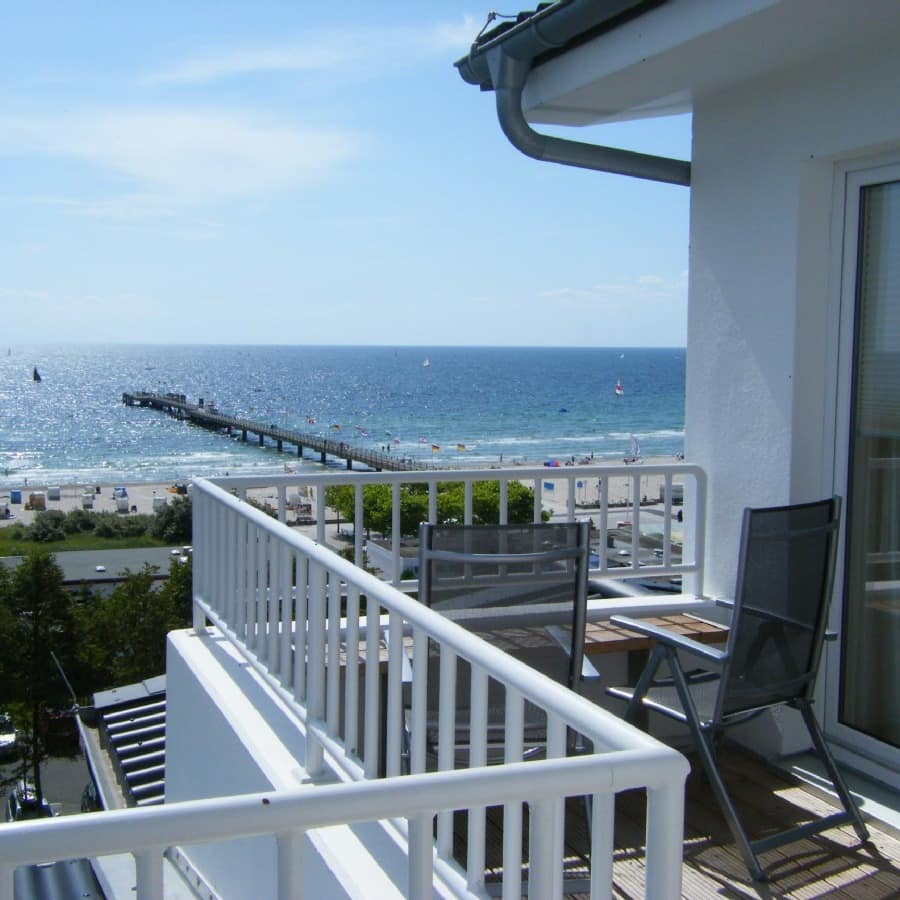 Balkon einer Penthouse-Ferienwohnung mit Meerblick in Großenbrode an der Ostsee