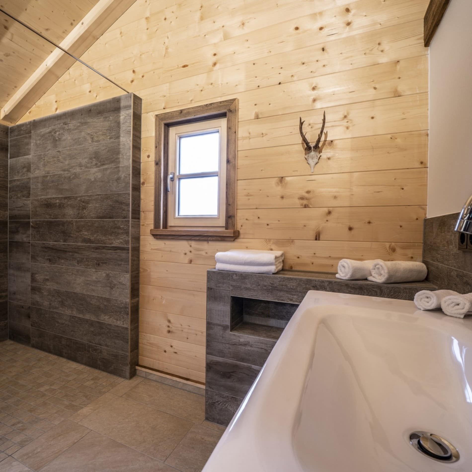 Kleines Chalet mit modernem Bad