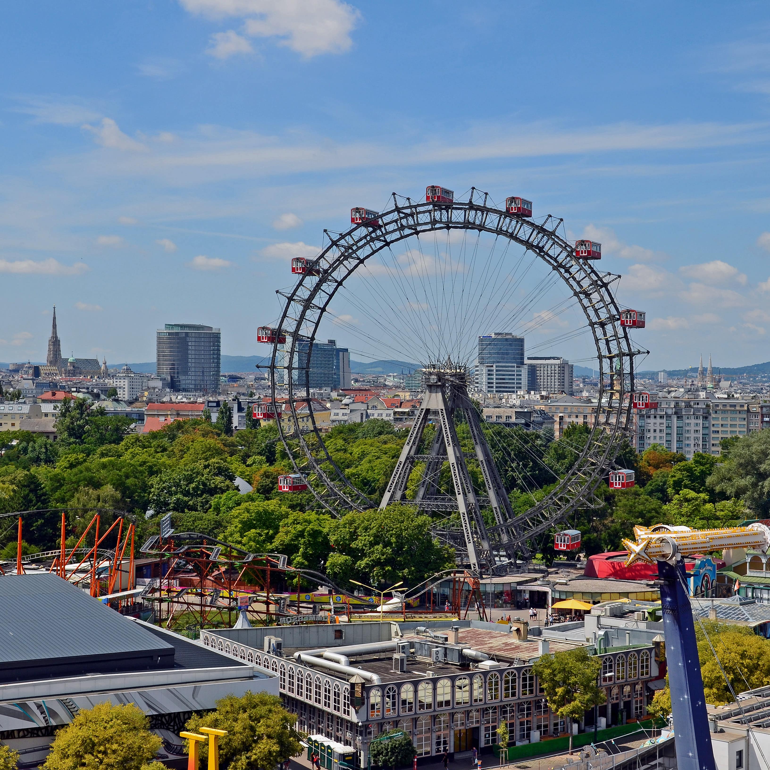 Blick auf Wien mit dem Riesenrad des Wiener Prater