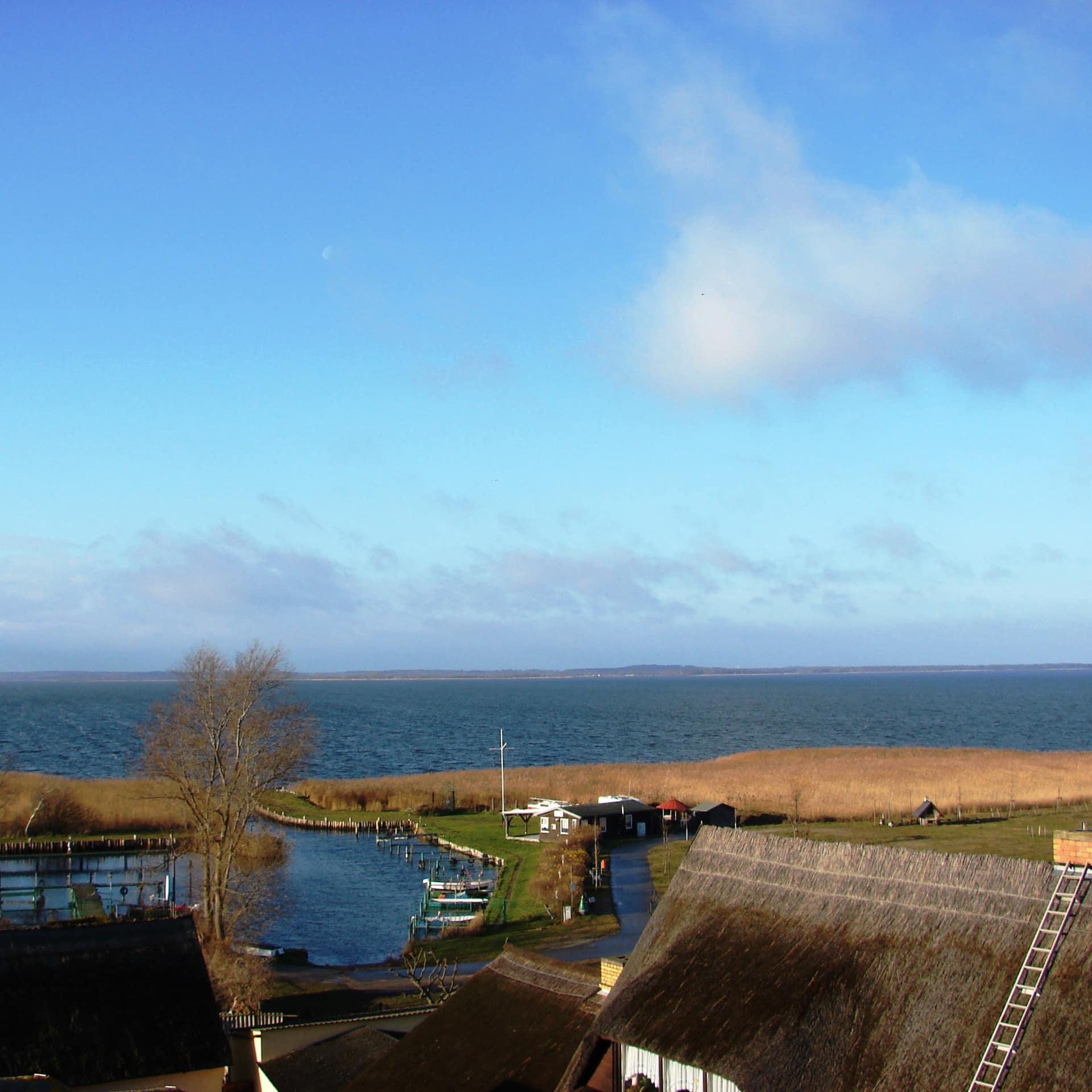 Blick vom Balkon einer Ferienwohnung auf Usedom mit Meerblick