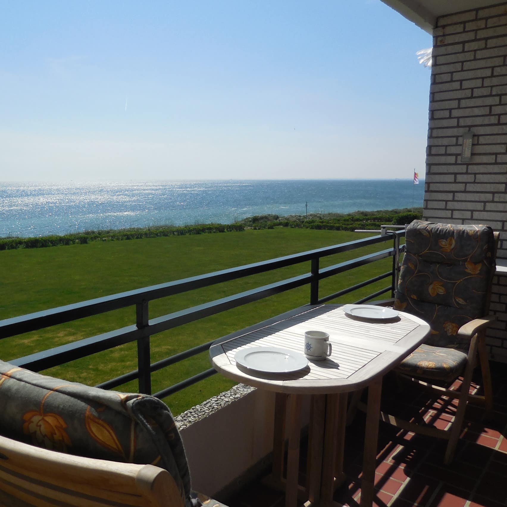 Balkon einer Ferienwohnung mit Meerblick auf Fehmarn