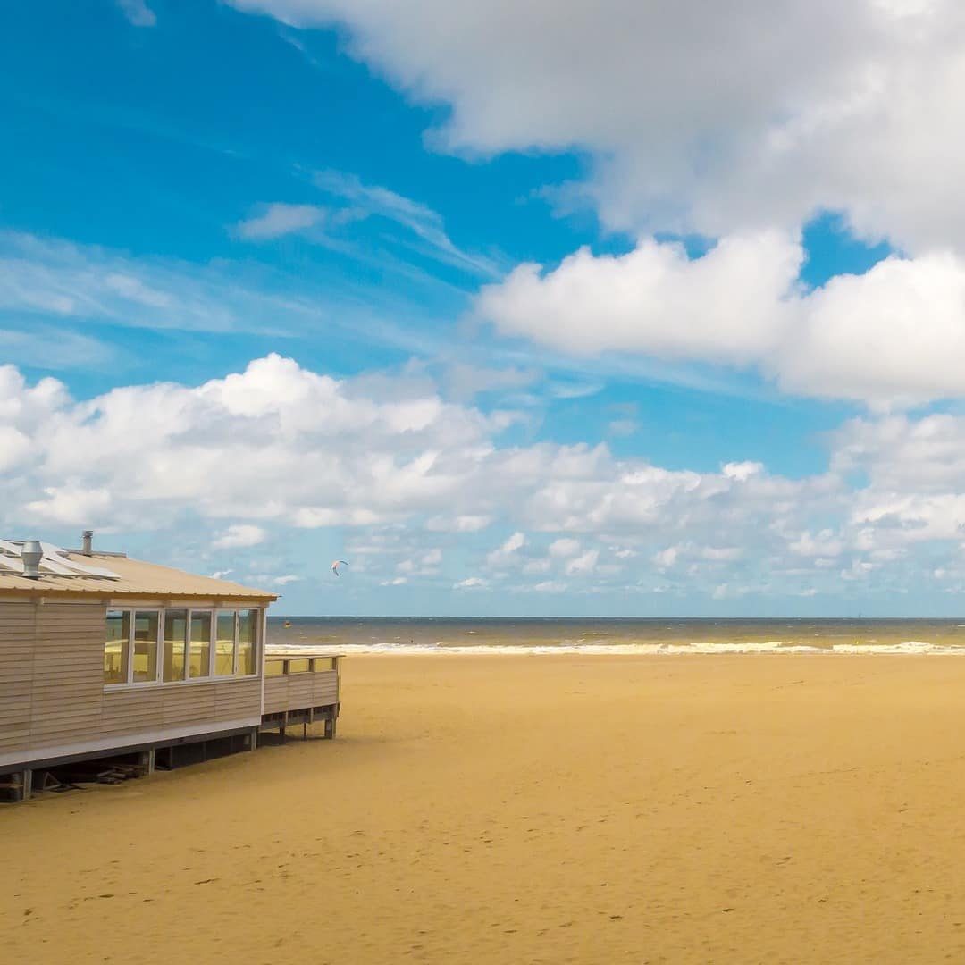 Ein Strandhaus direkt am Meer in den Niederlandenf