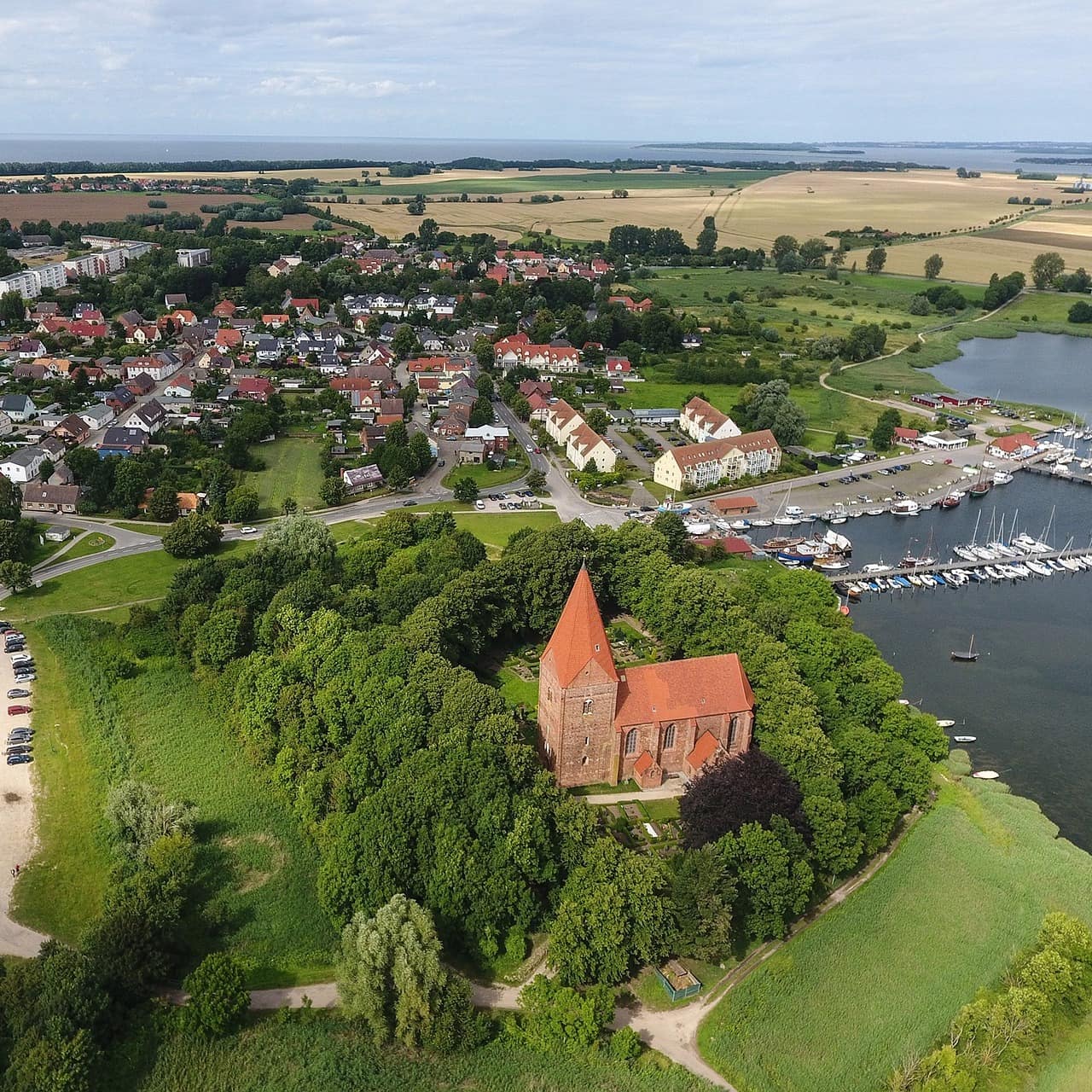 Blick von oben auf den Ort Kirchdorf auf der Insel Poel