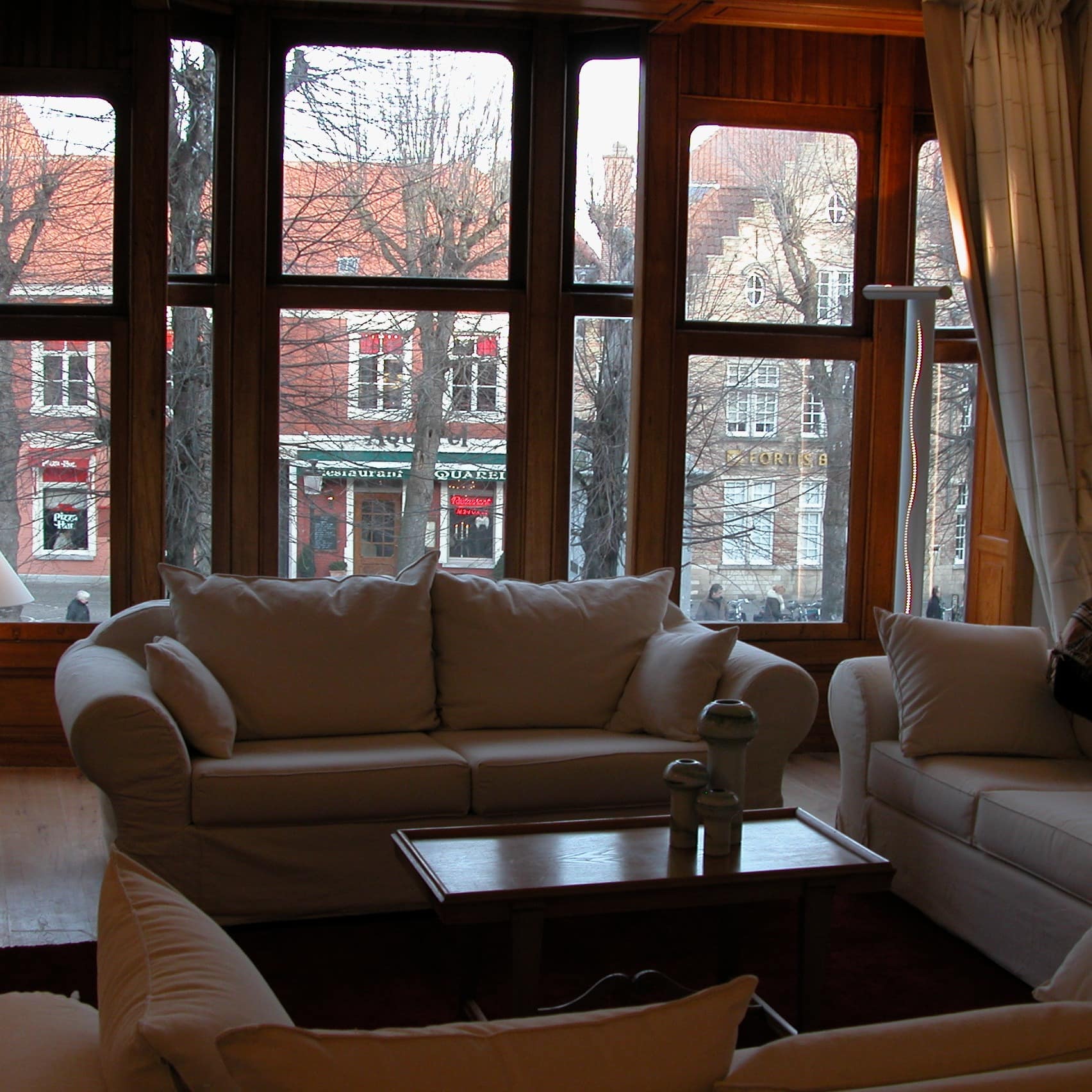 Wohnzimmer einer Ferienwohnung in Brügge inmitten der historischen Altstadt 