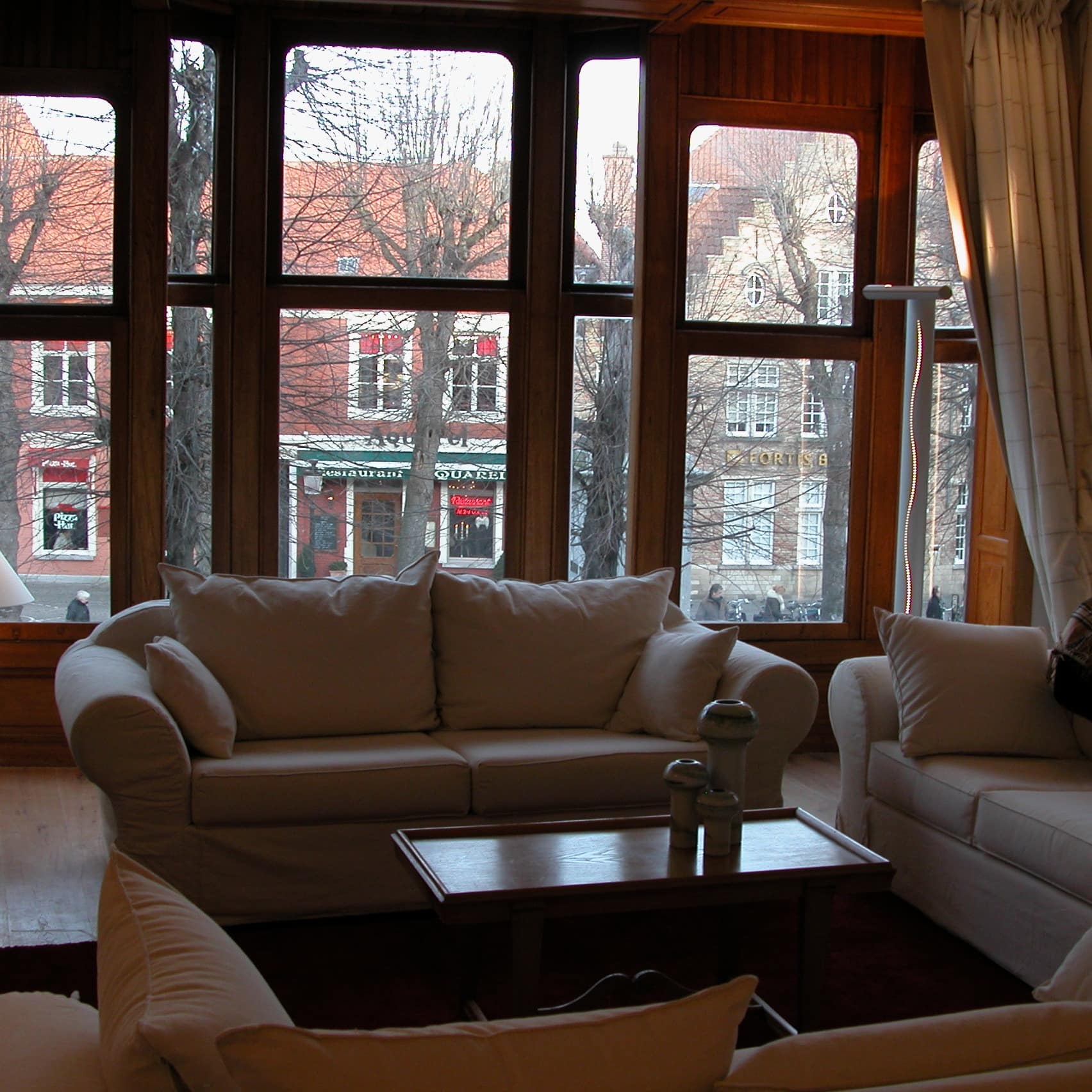 Wohnzimmer einer Ferienwohnung in Brügge inmitten der historischen Altstadt