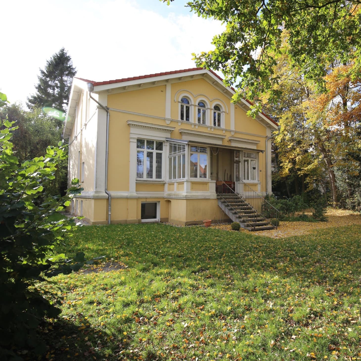 Frontansicht einer Ferienwohnung in Eutin in einem denkmalgeschützten Haus am Schlosspark