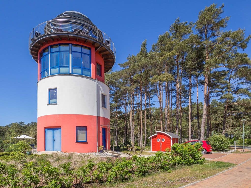 picture of a lighthouse in Glowe