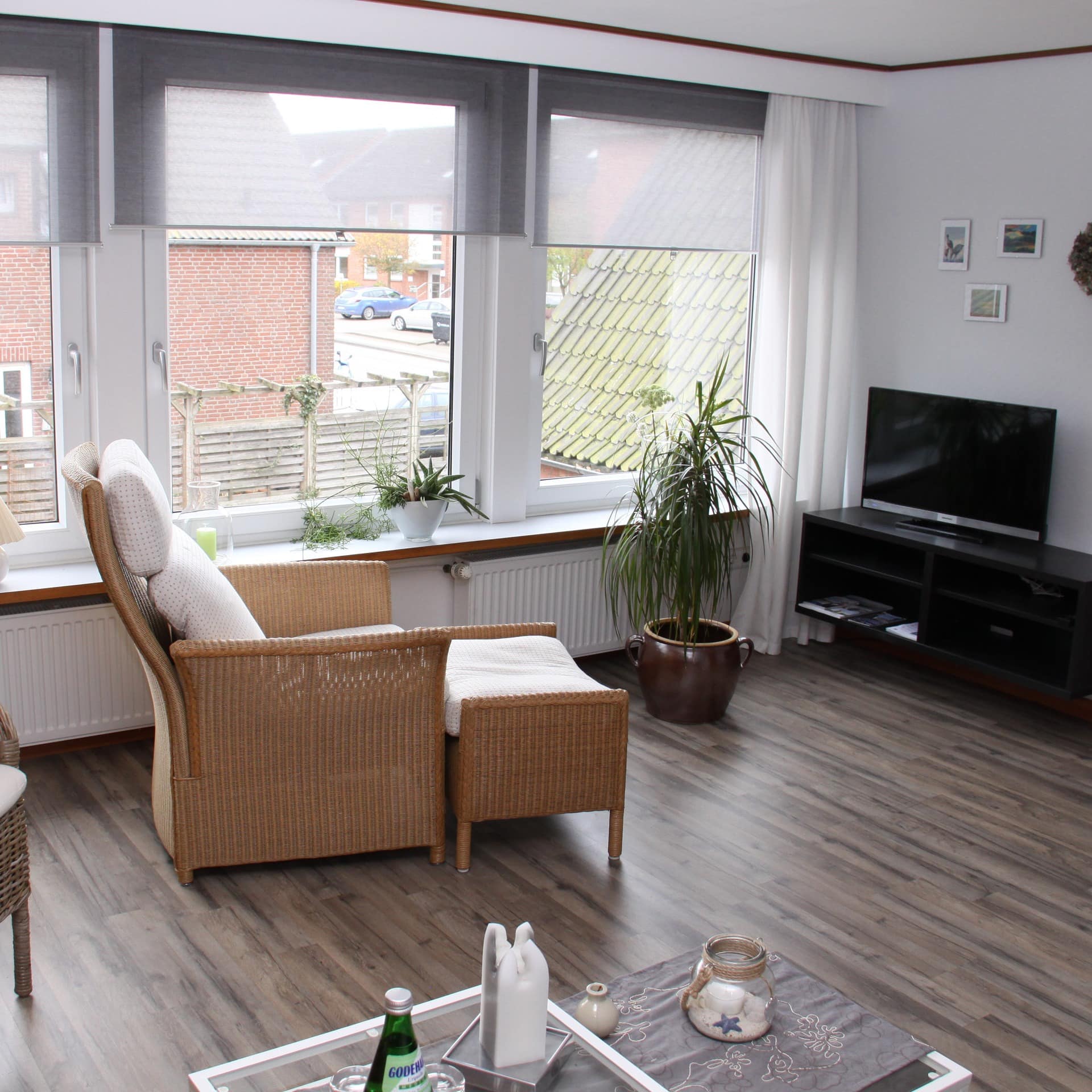 Wohnzimmer mit Sitzgelegenheiten in einer Ferienwohnung in der Innenstadt von Koblenz 