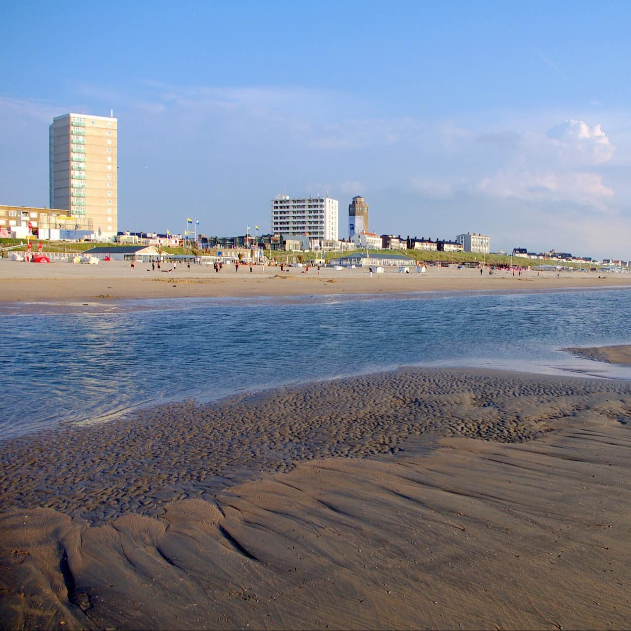 Blick vom Strand auf Zandvoort