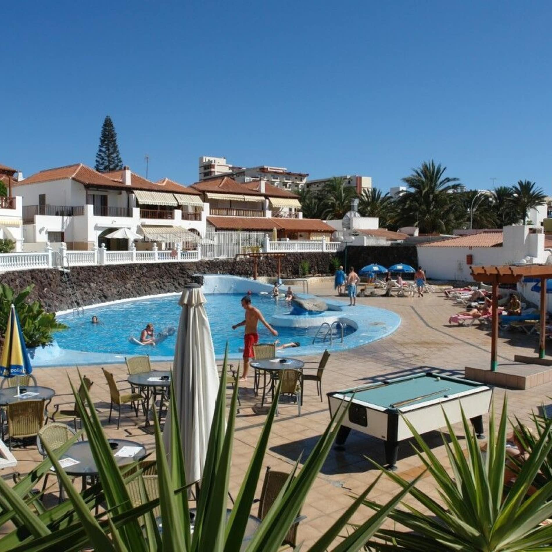 Ferienhäuser auf Teneriffa in einer Ferienhaus-Siedlung mit geteiltem Poolbereich, Billardtisch und Café