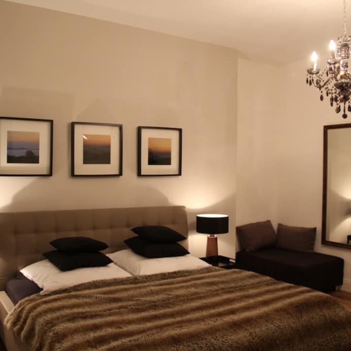 Modernes Schlafzimmer in einer Ferienwohnung in der Kölner Altstadt
