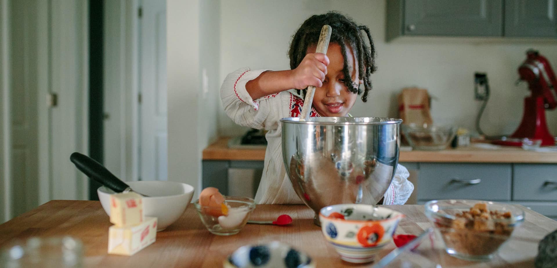 Kochabende mit der Familie, Backwettbewerbe und lustige Küchenspiele sorgen in der Zeit zu Hause für Kurzweile