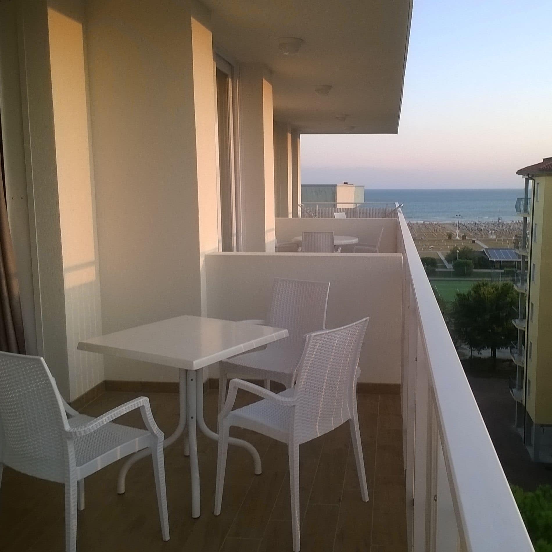 Vom Balkon der Ferienwohnung in Bibione Spiaggia genießen Sie Sicht auf den Strand und die Adria