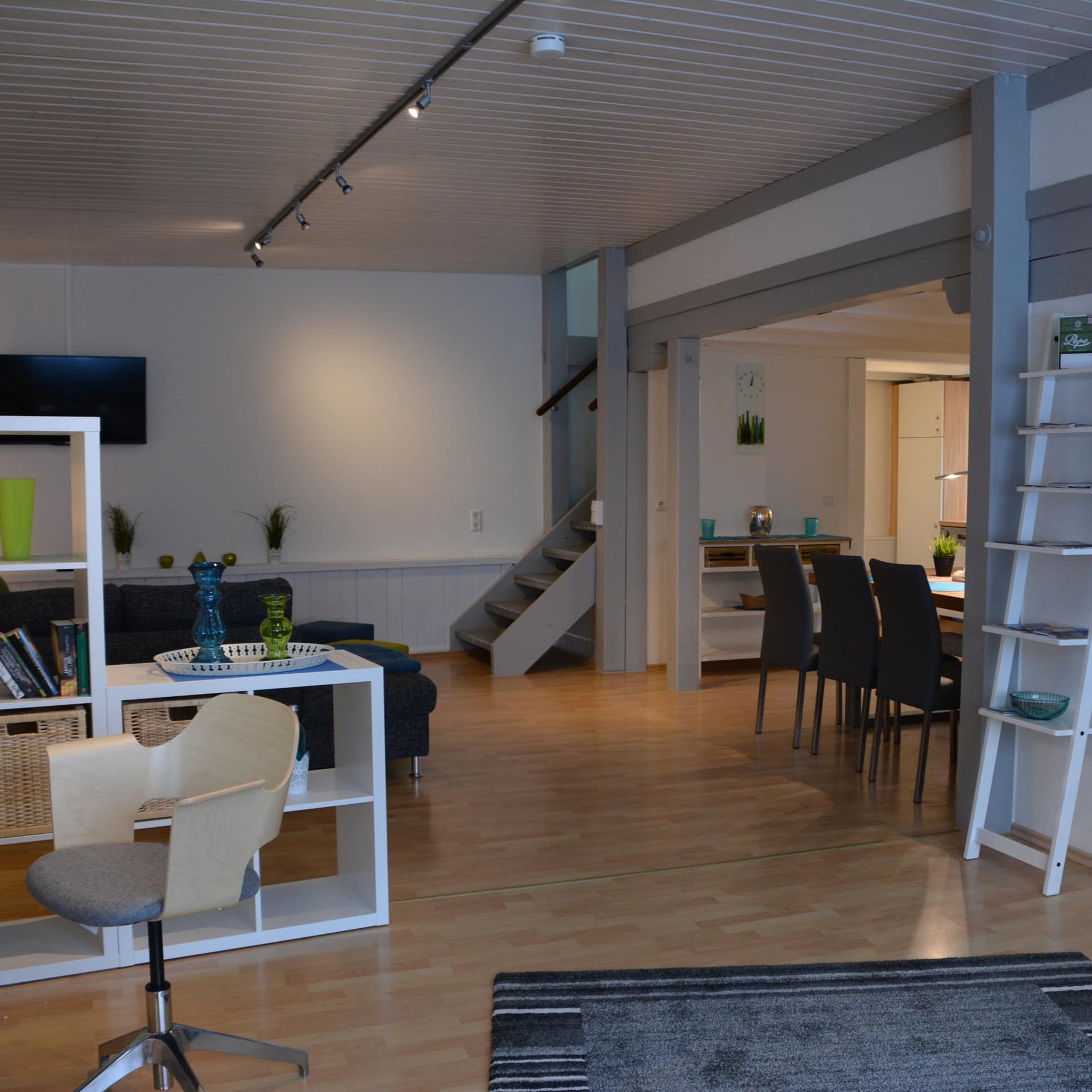 Wohnbereich einer modern eingerichteten Ferienwohnung in Konstanz in der Altstadt