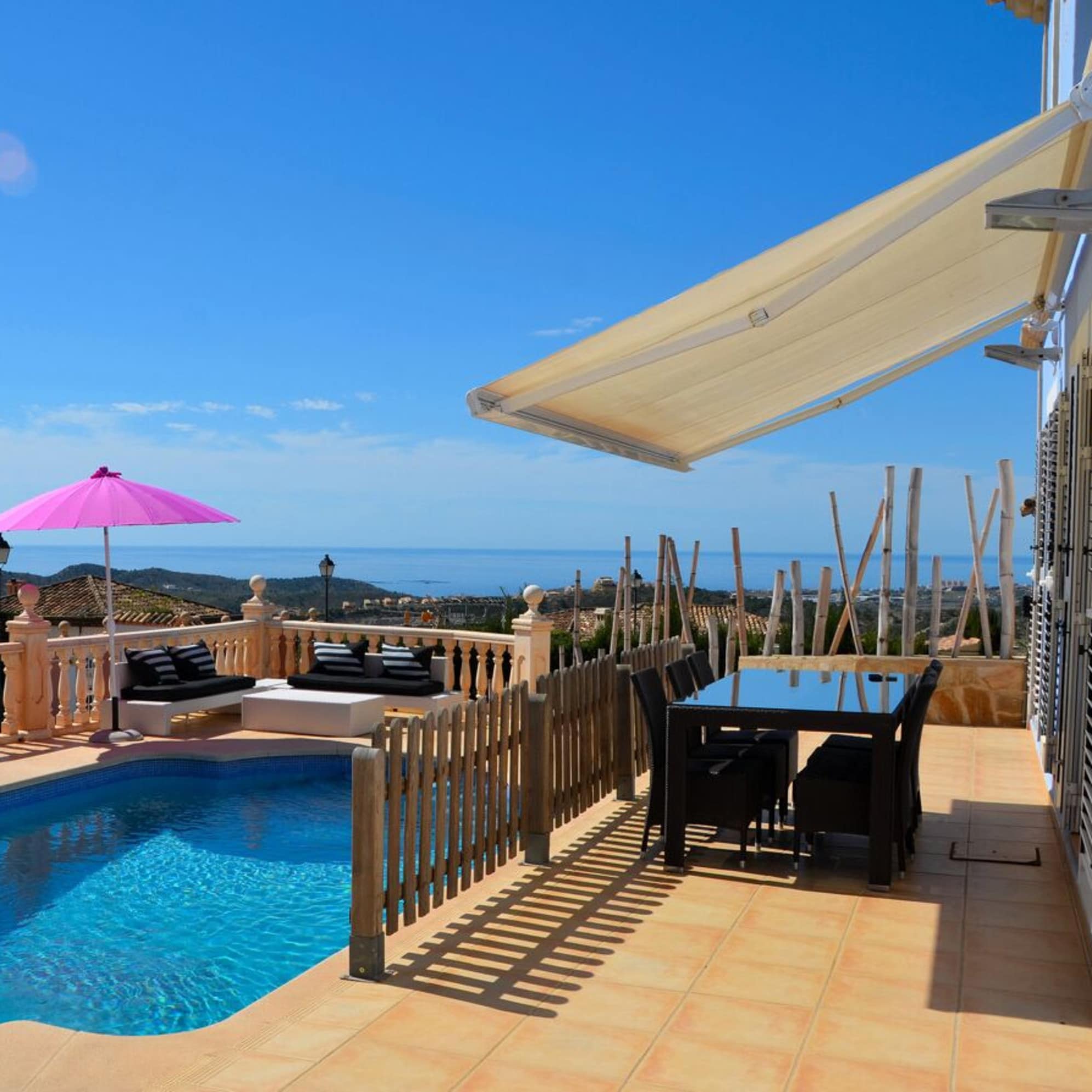 Ferienhaus an der Costa Blanca mit großer Terrasse, Pool und Weitblick übers Meer