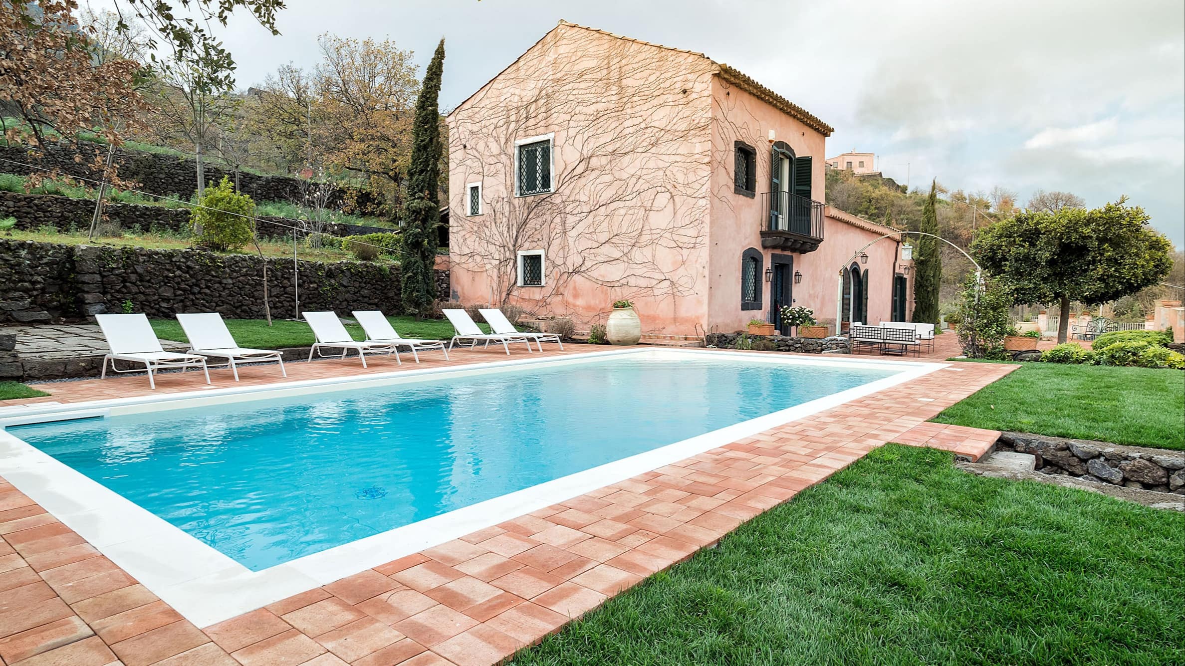 Ferienhäuser in Italien mit Pool – der perfekte Sommerurlaub