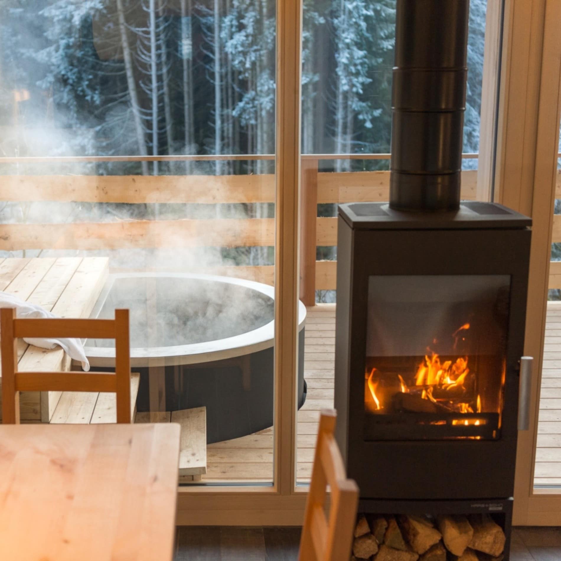 Chalet in Bayern mit Whirlpool, großzügigem Balkon und großer Fensterfront