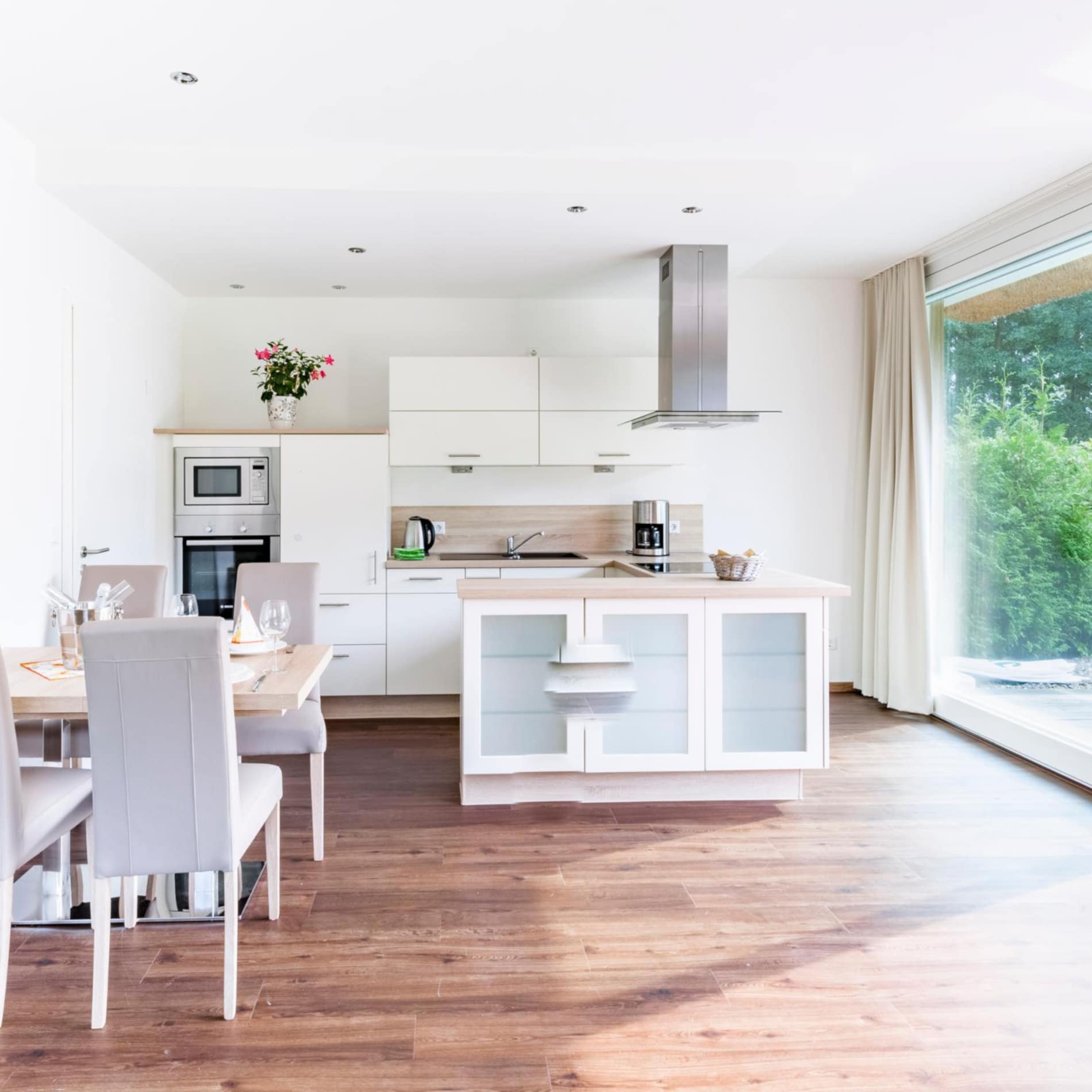Helle Erdgeschoss-Ferienwohnung in Bad Zwischenahn mit Terrasse