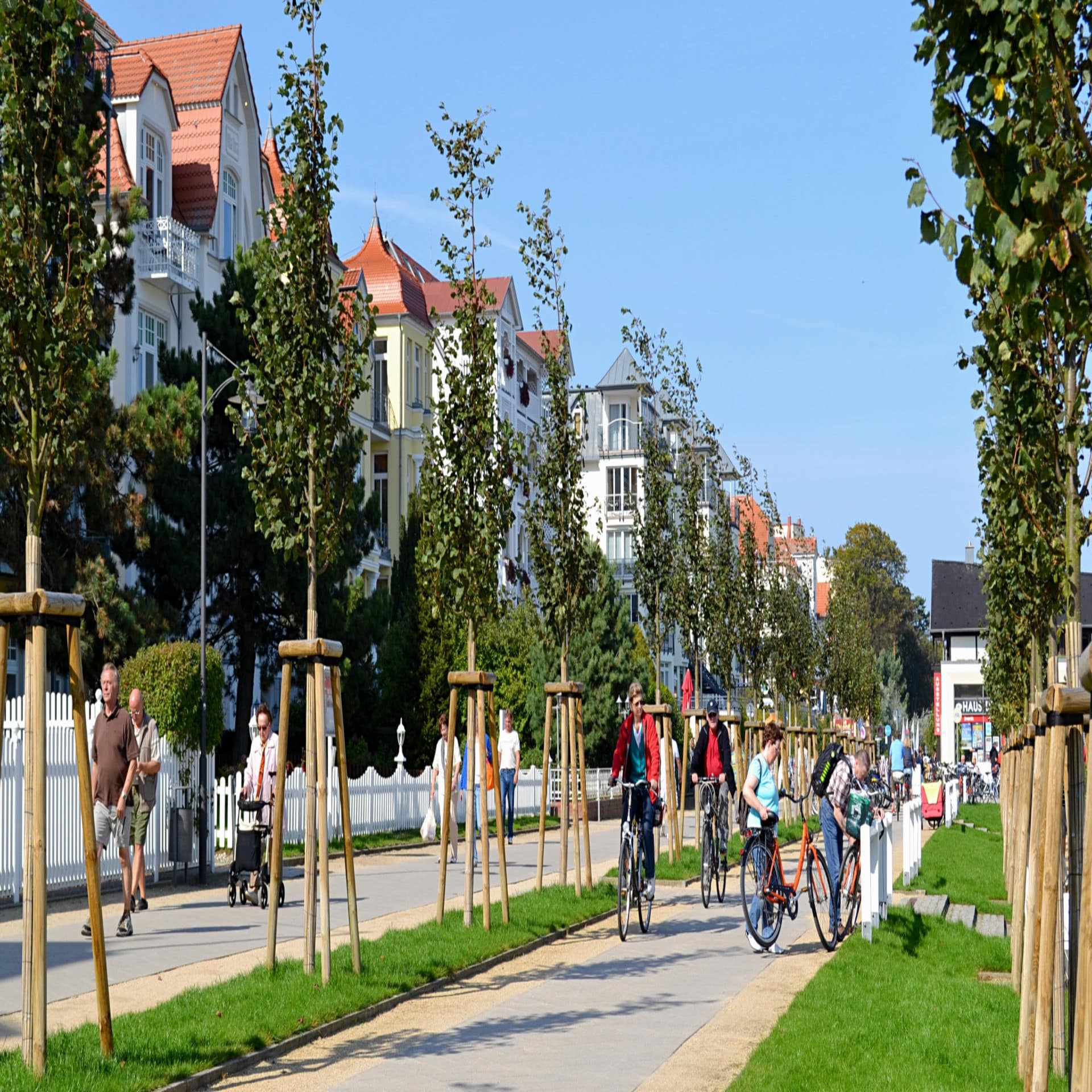 Blick entlang der Promenade von Bansin.