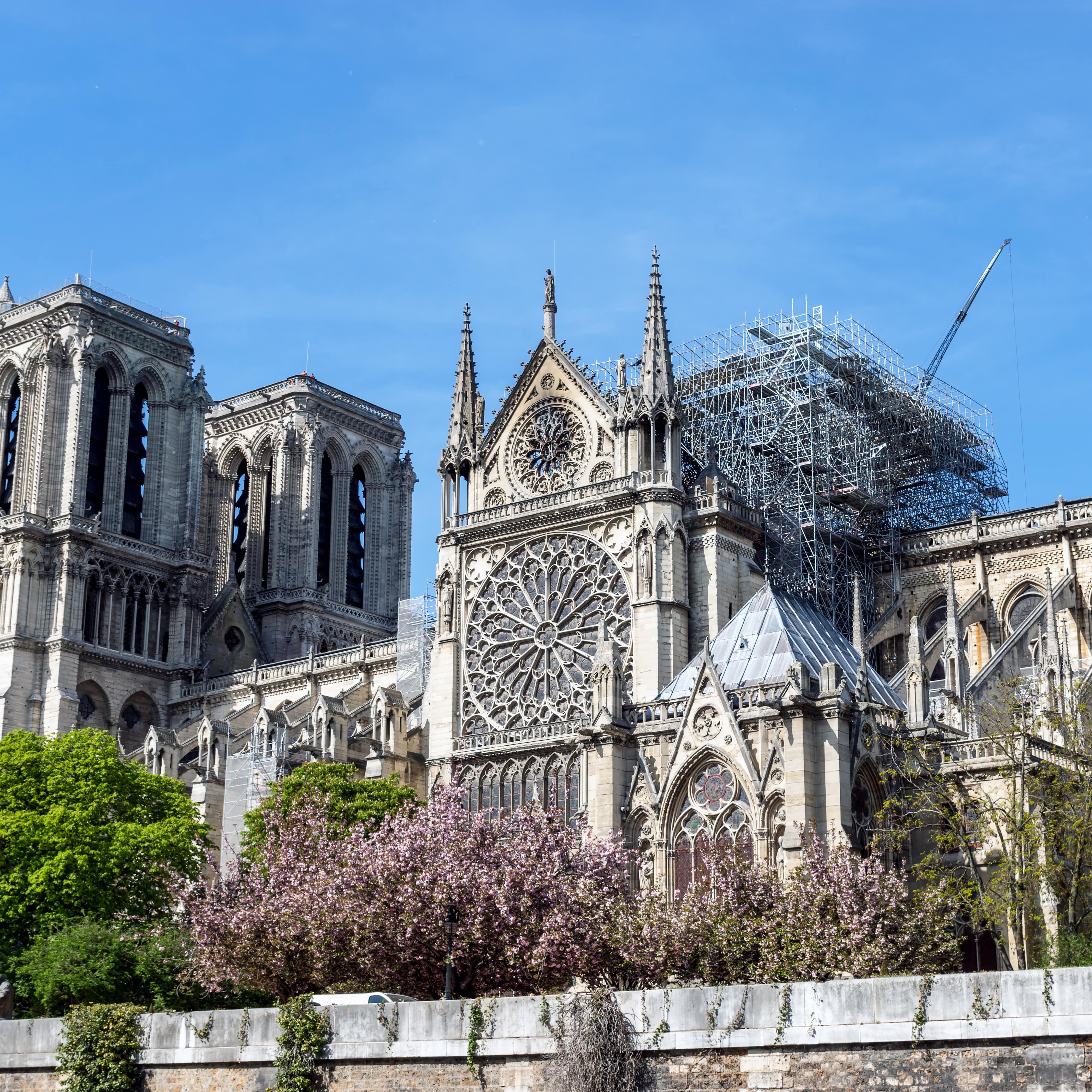 Blick auf Notre Dame nach dem Brand.