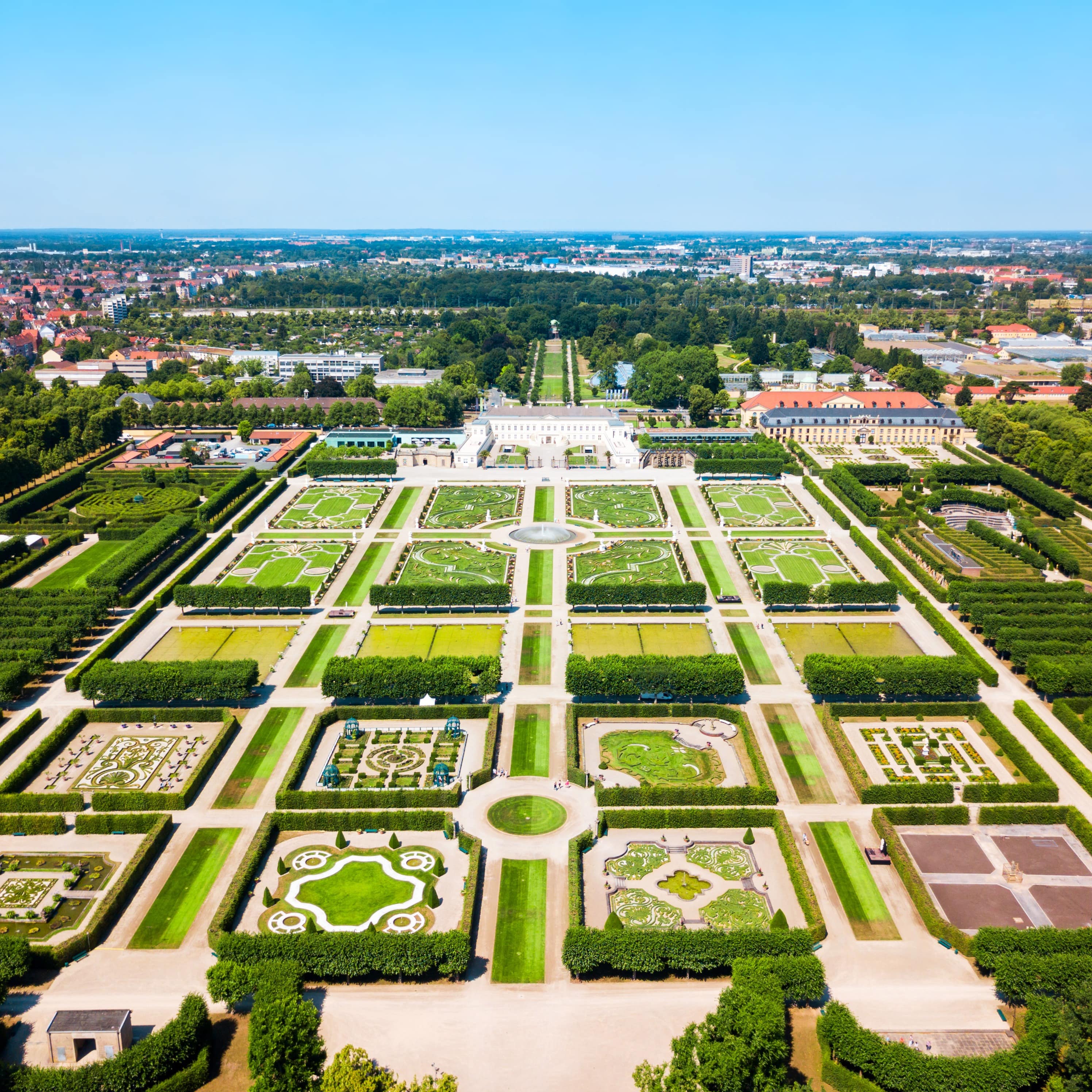 Blick von oben auf die Herrenhäuser Gärten.