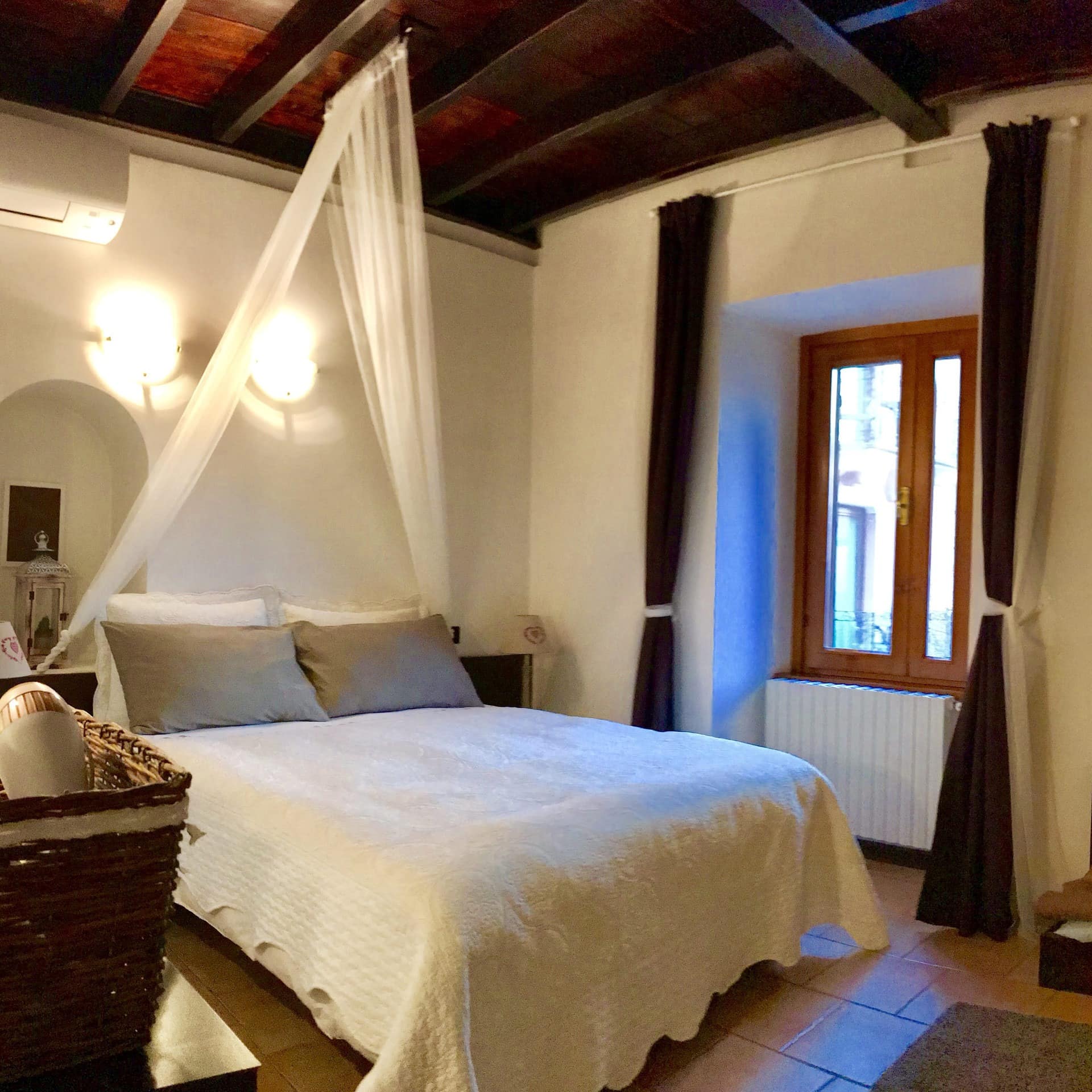 Schlafzimmer einer Ferienwohnung am Gardasee 