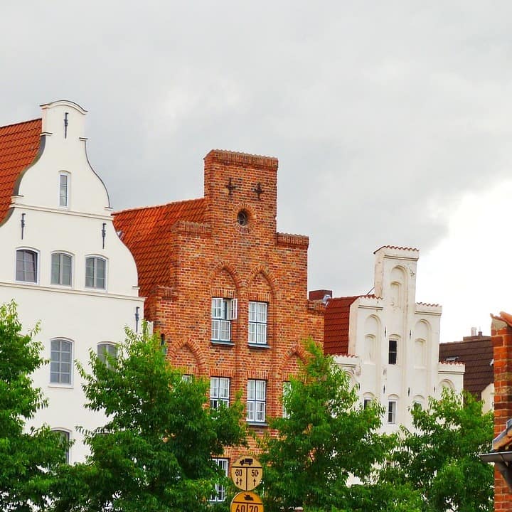 Blick auf historische Häuser in Lübeck.