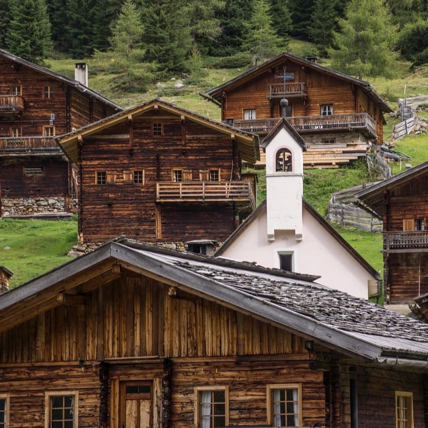 Perfekter Wandel: Von einfachen Bauernhäusern zu gemütlichen Ferienwohnungen. 