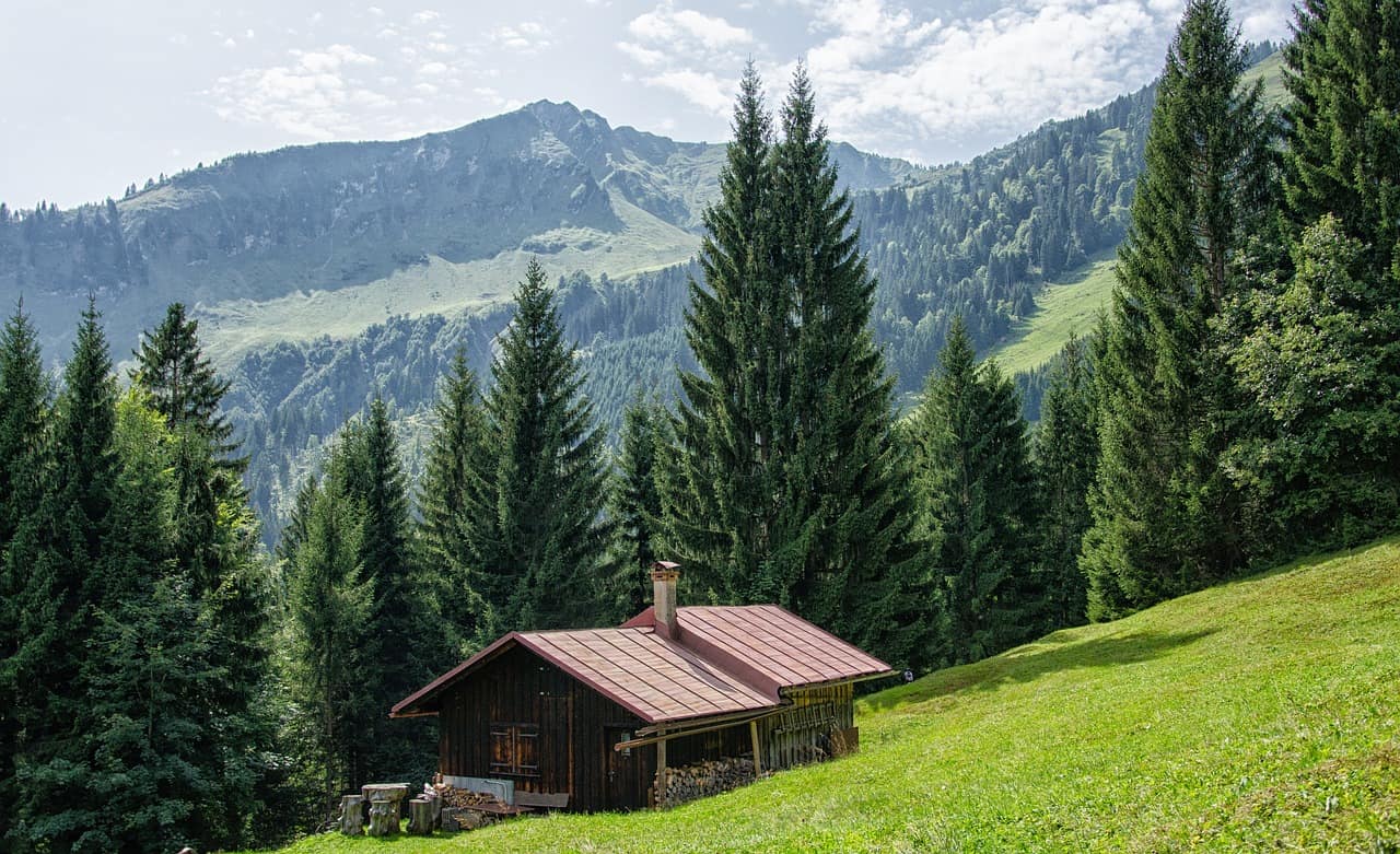 Von Thüringen über die Eifel bis nach Österreich – Waldhütten