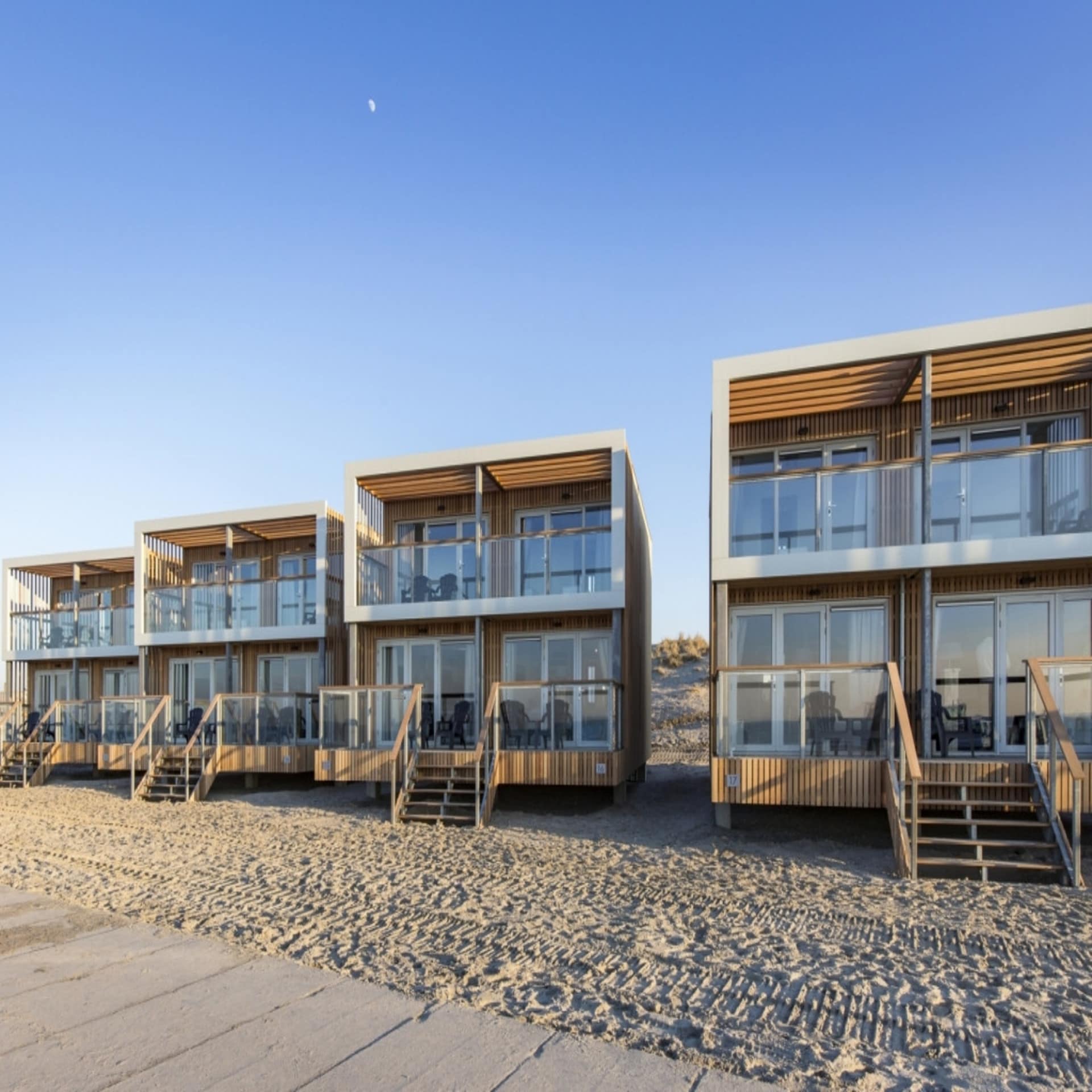 Strandvillen direkt am Strand in Holland.