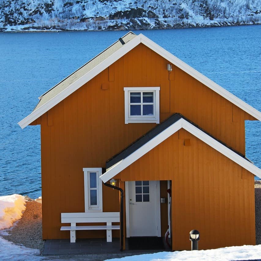 Das ehemalige Fischerhäuschen beherbergt heute eine Ferienwohnung mit Wasserblick.