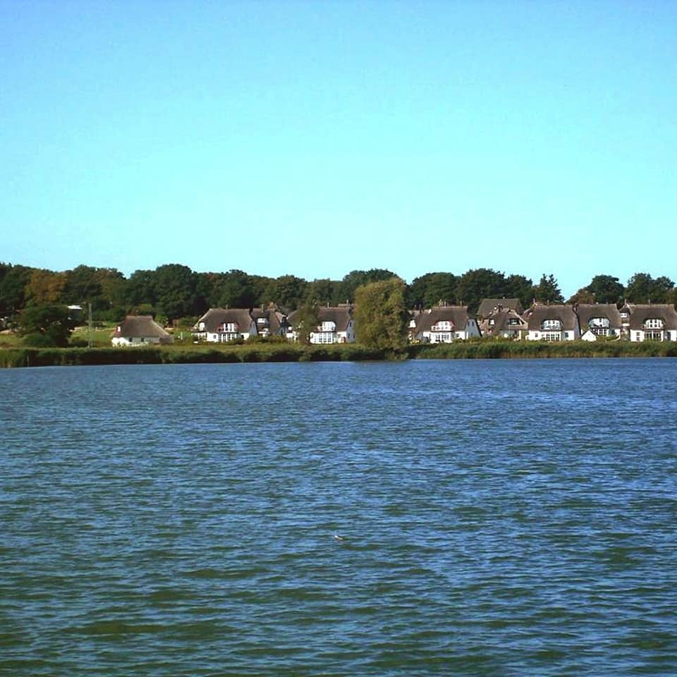Diese Zempiner Ferienwohnungen- und häuser liegen nicht am Ostseestrand, sondern blicken aufs Achterwasser der Insel Usedom.