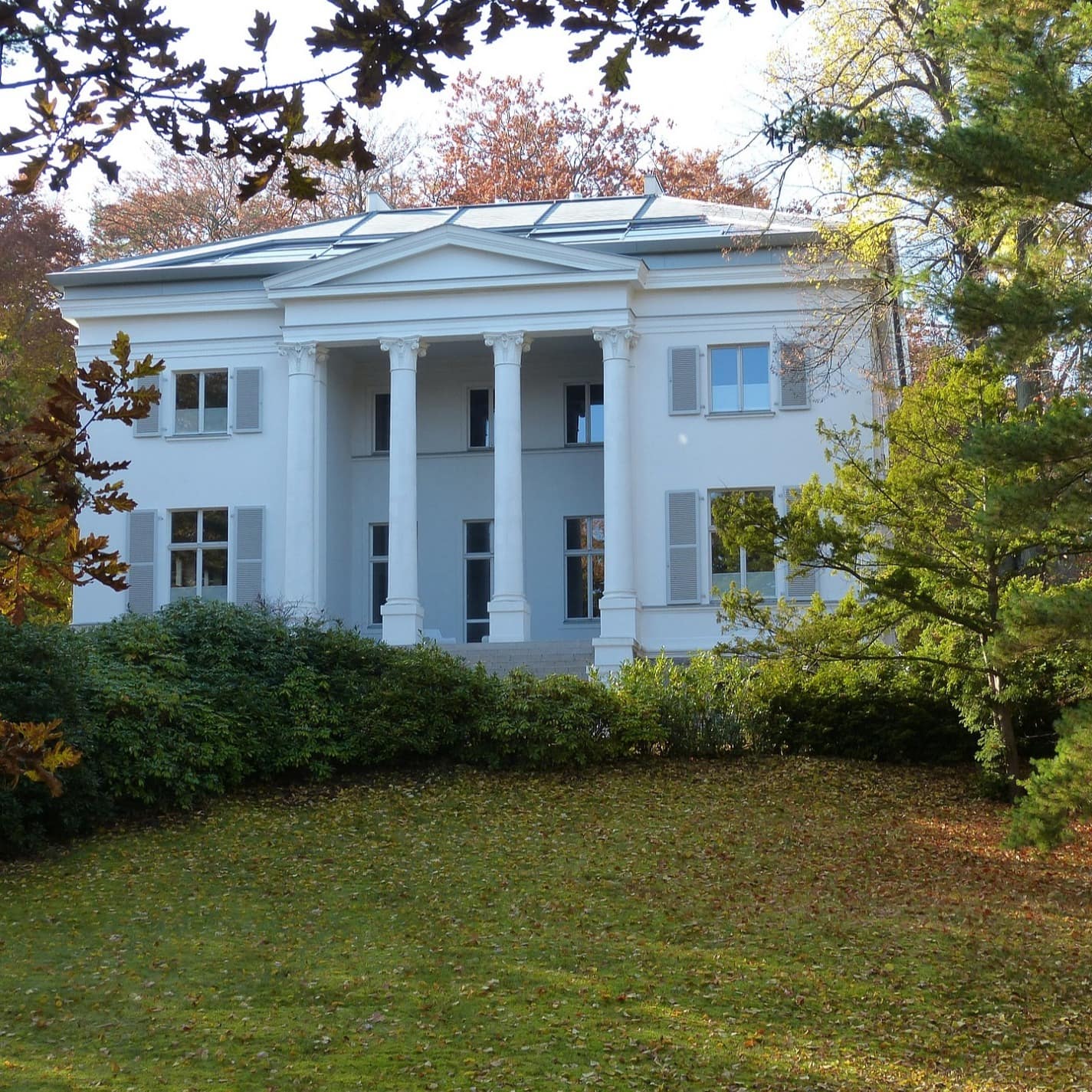 Heringsdorfs Ferienwohnungen beeindrucken nicht nur Architekturfans und Nostalgiker, die großzügigen Wohnungen in den Altbauten bieten auch viel Platz für Paare und Familien.