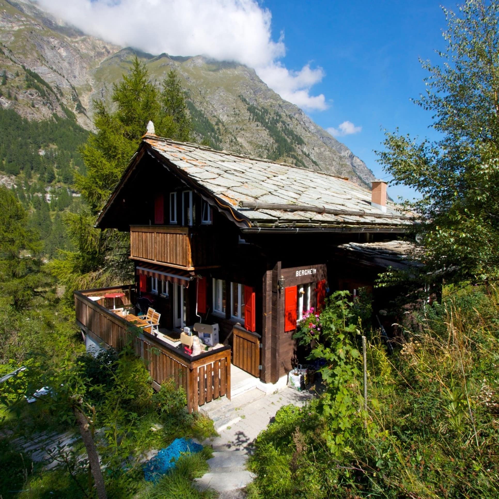 Uriges Chalet mit Balkon in den Schweizer Alpen