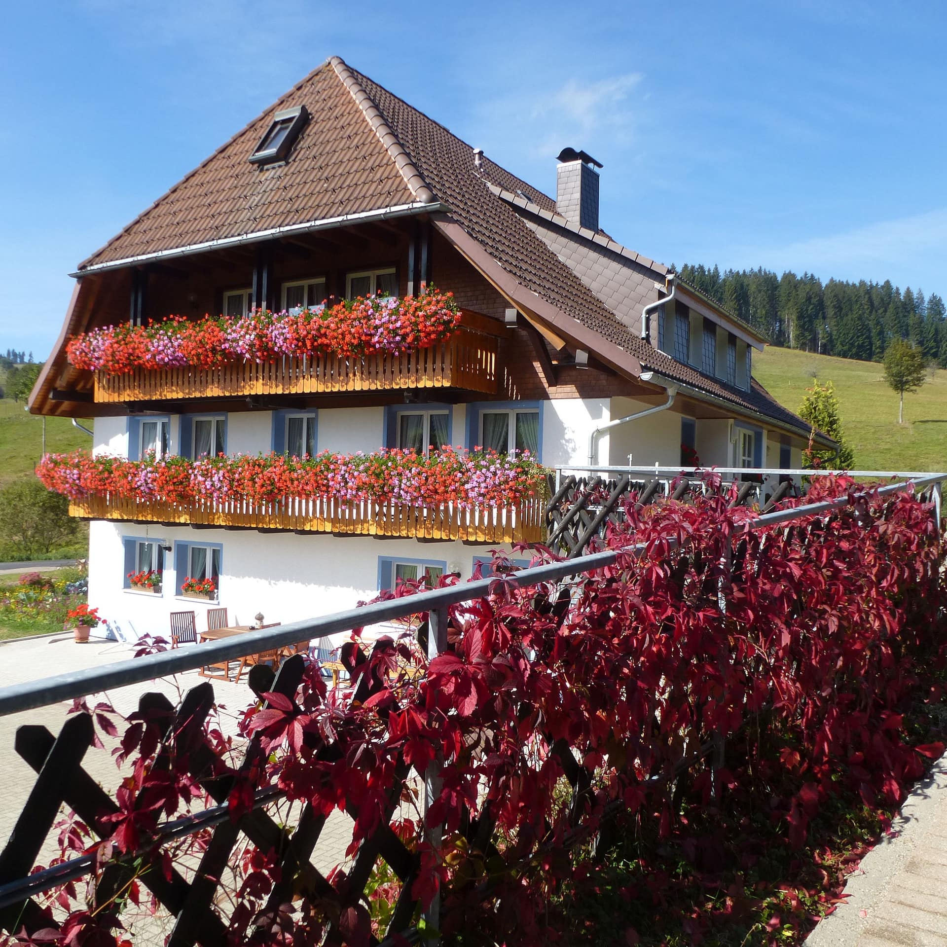 Ferienwohnung am Titisee mit Balkon in einem typischen Schwarzwaldhaus