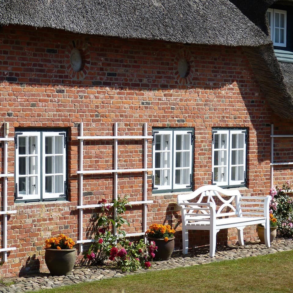 Die wildromantischen Ferienhäuser und Ferienwohnungen strahlen in Wenningstedt mit der Sonne um die Wette.